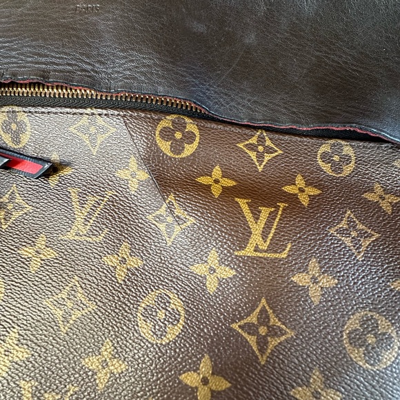 Authentic Louis Vuitton Tuileries Hobo with Red Interior - Picture 9 of 12
